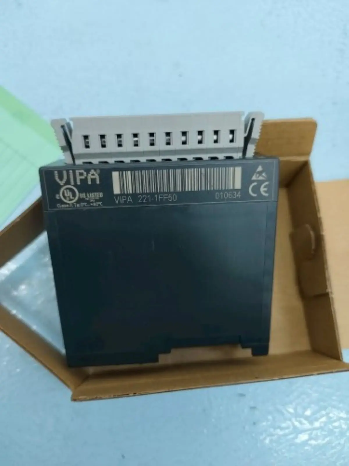 

221-1FF50 - SM221 Digital Input, 8DI, 180-265VAC