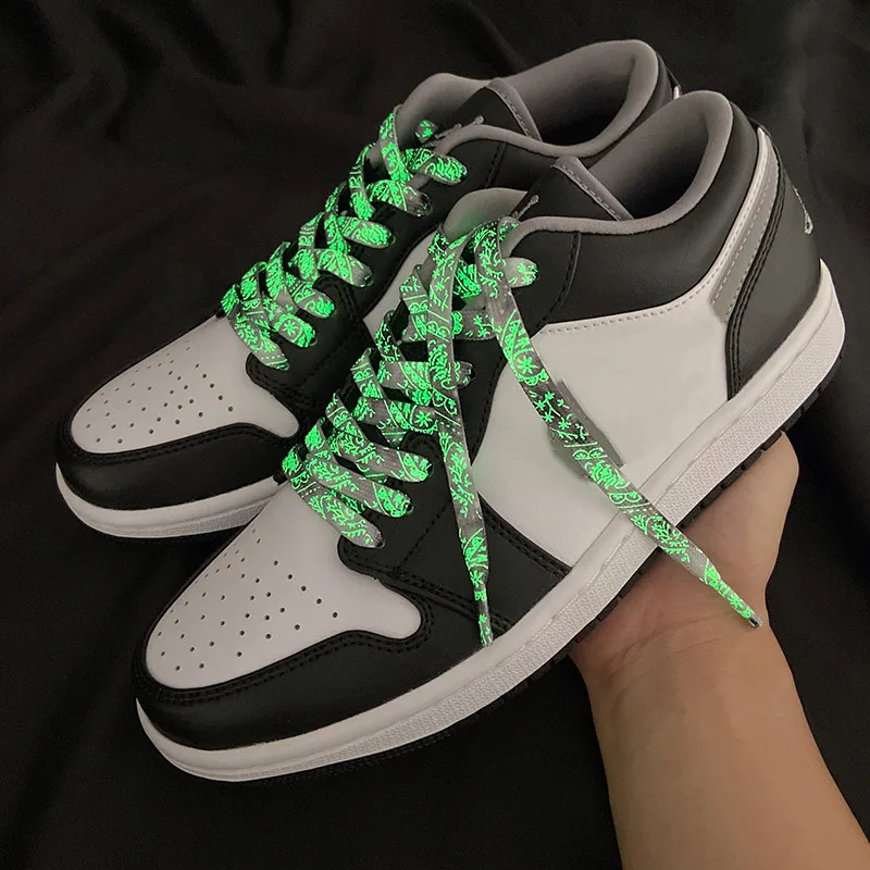 1 Paar fluoreszierende Schnürsenkel für Nachtläufe, coole flache Schnürsenkel mit Splash-Ink-Druckmuster für Sneaker und Leinenschuhe – Detail 2
