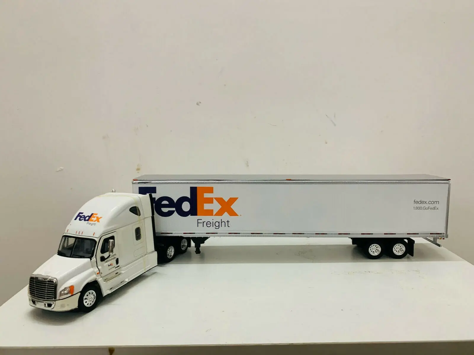 Fedex DieCast Model Truck 1/53 Scale Truck Model New Box