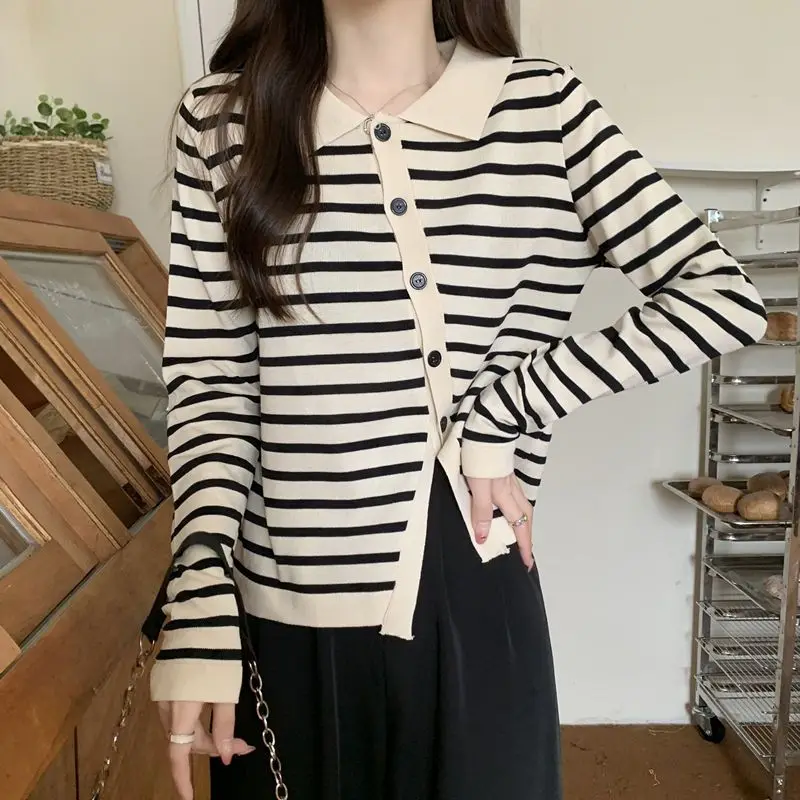 Contrast Striped Long Sleeved Knitted Sweater for Women in Autumn Reducing Age and Slimming Irregular Cardigan Top