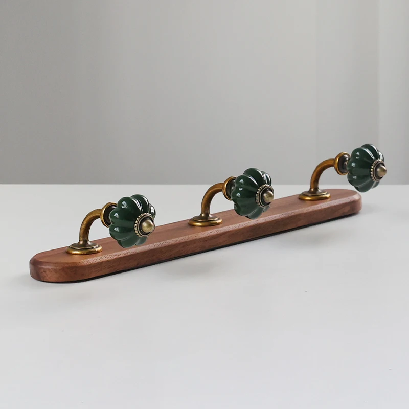 خطاف خشب الجوز الفرنسي القديم، الشرفة خلف الباب، ديكور شماعات المعطف، ثقب خطاف المعطف، النمط العتيق على الحائط