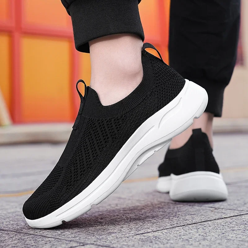 2024 Summer Super Light Athletic Shoes for Men Fashion Hard-wear Slip-on calzature maschili Sneakers da uomo Casual traspiranti novità