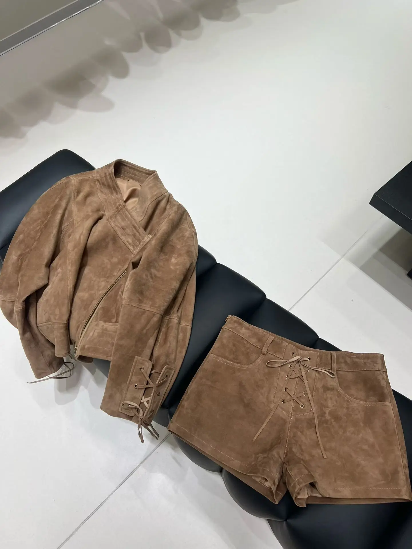 Cappotto in pelle scamosciata retrò per donna Autunno Inverno Giacca in vera pelle di pecora Giacca oversize color caffè Capispalla Polsini incrociati