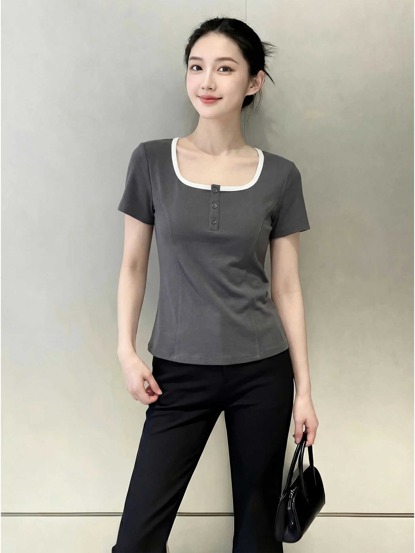 

Spring 2026 plus Size Women's Slim Fit V-Ne ort Sve Open Cardigan T-irt Versatile ey Design Sense Casual Wear