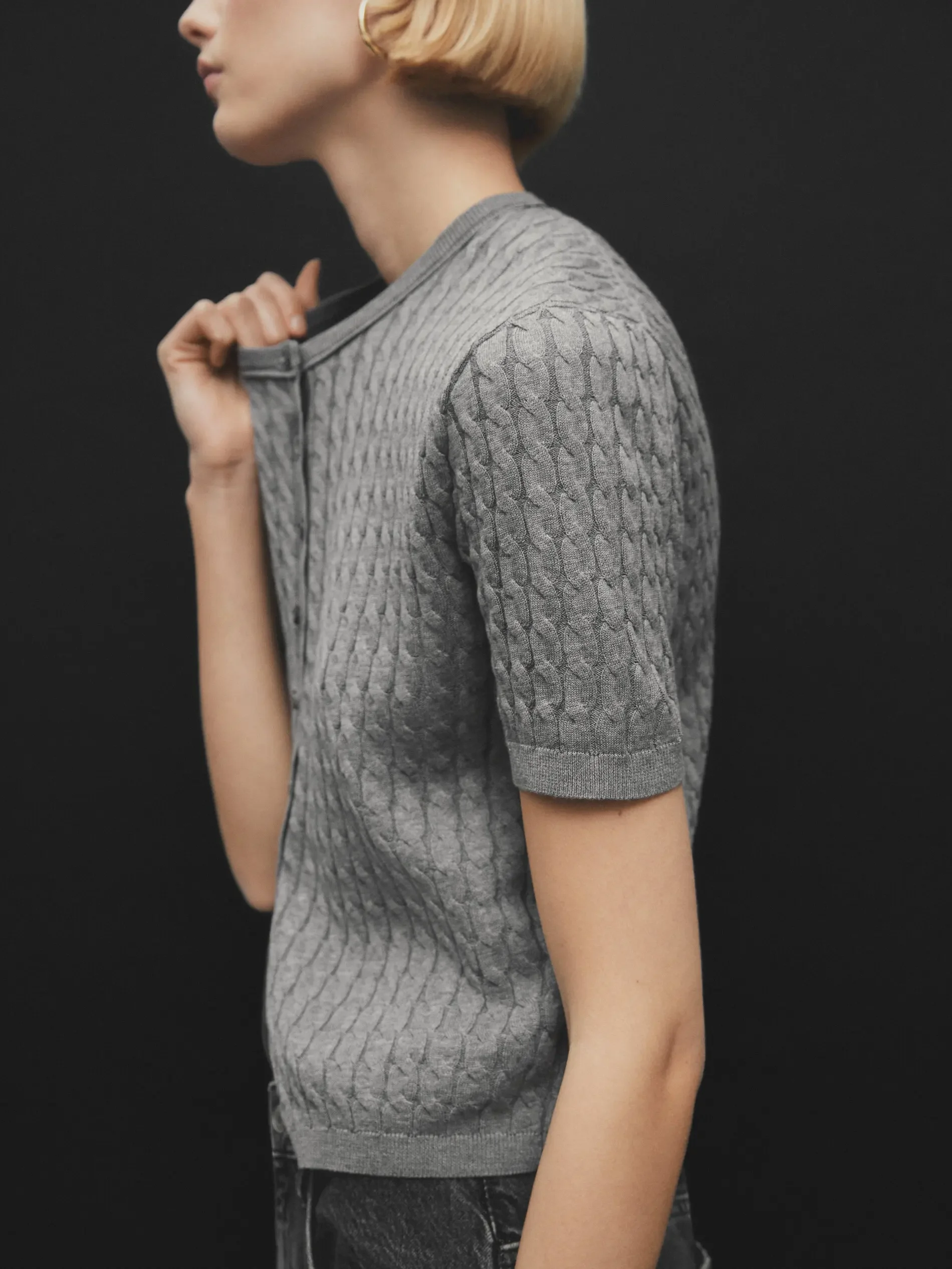 

Эфирный костюм Massiduti 2024, осенний новый стиль, женский повседневный серый минималистичный элегантный стиль, тонкий вязаный кардиган с короткими рукавами