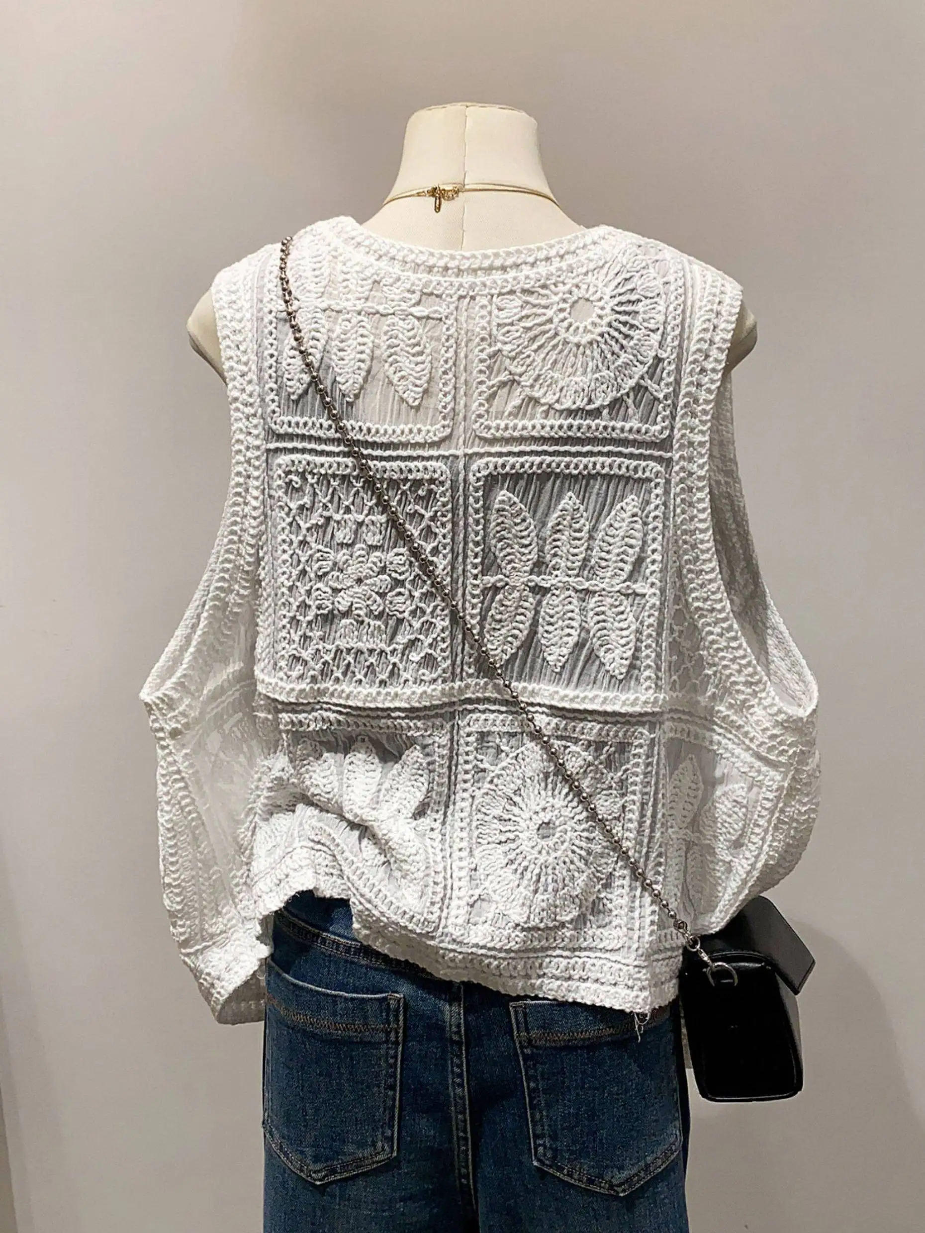 plus Size Women's V-Neck Hollow out Embroidered Knit Vest Summer New Design Outerwear Loose Fit Regular Length Single Button