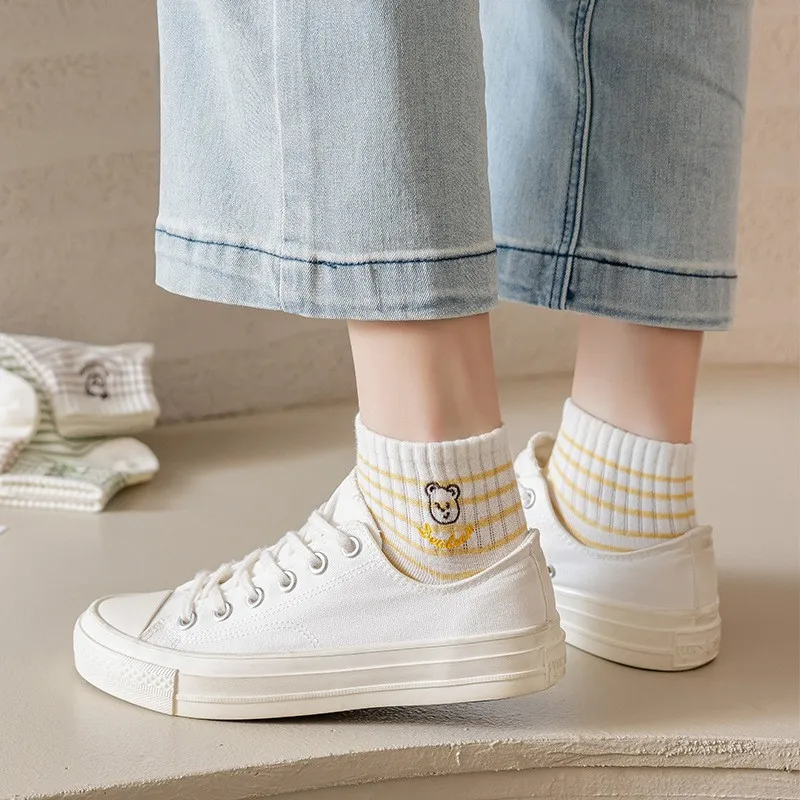 Women Socks Spring Summer New Fashion Bear Embroidery Cartoon Trend Personalized Stripe Ladies Combed Cotton Socks L202