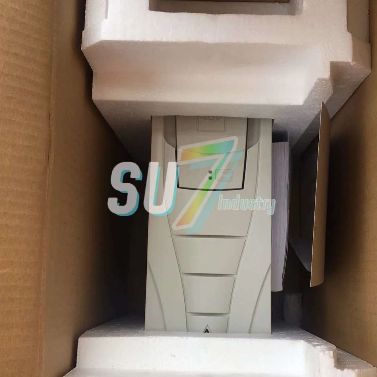 ACS510-01-012A-4 ACS510-01-03A3-4 แปลงความถี่ใหม่ในโกดัง