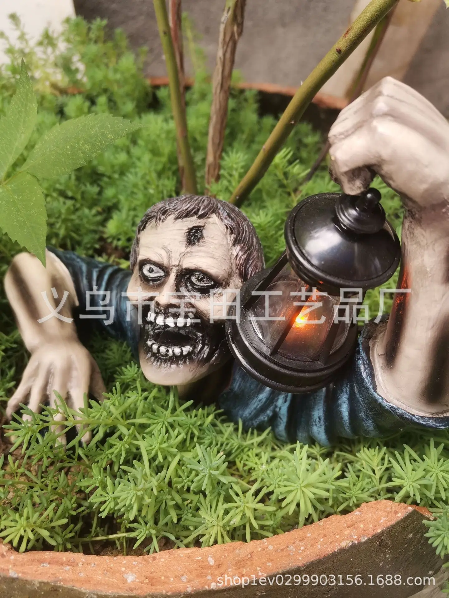 Cross-border Halloween zombie lantern resin crafts ornaments garden decorations terror statue