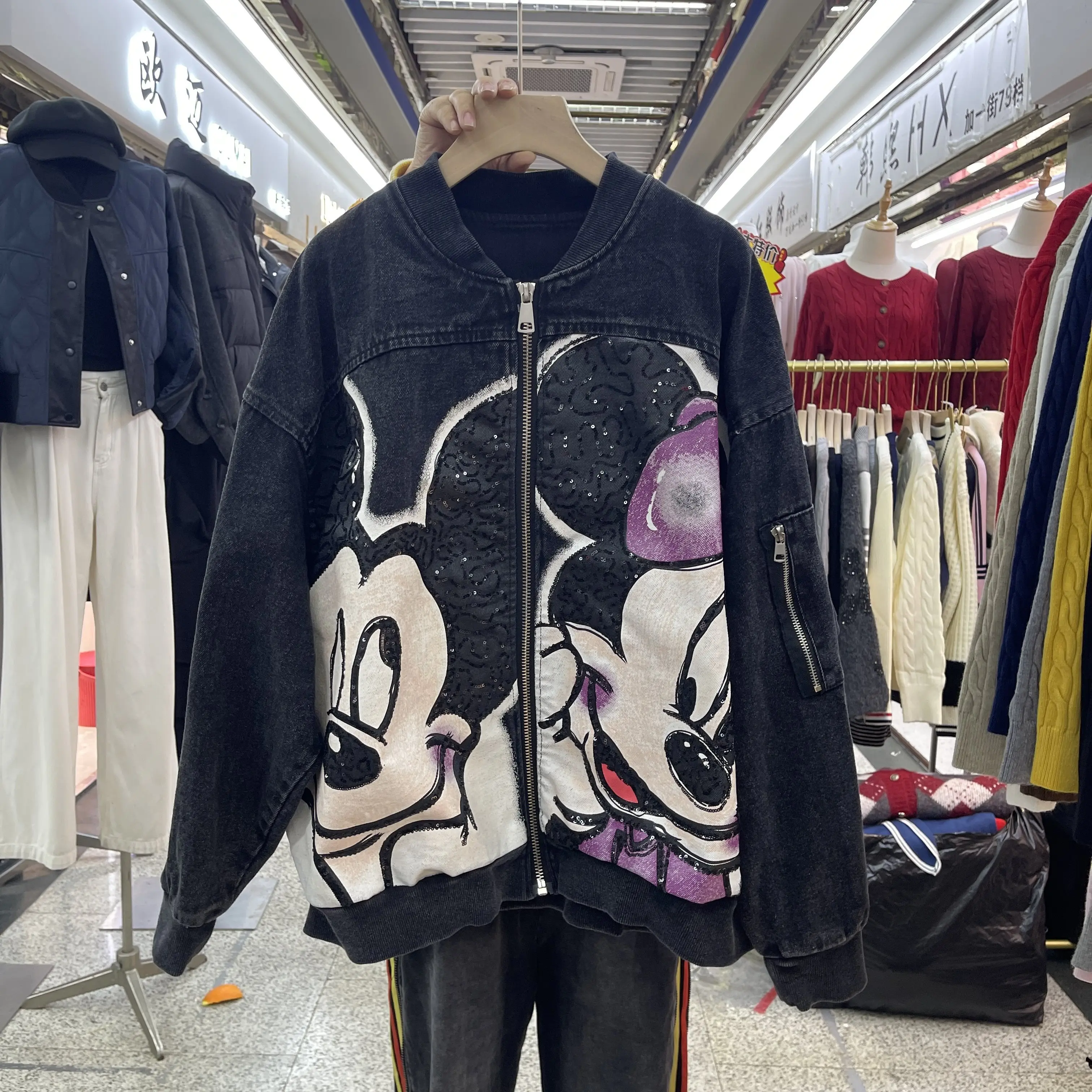 

Модная весенне-осенняя черная джинсовая куртка с блестками, кардиганы на молнии с Микки Маусом, пальто с воротником-стойкой, повседневное бейсбольное пальто для пар