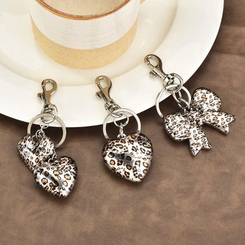 

New leopard print keychain, fashionable car bag pendant and accessory