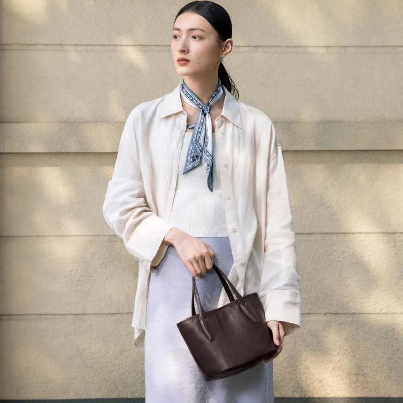 QIUZHEN Vegetable-Tanned Cowhide Long Handle Tote Bag - Large Capacity, Premium Commuter Bucket Bag for Women