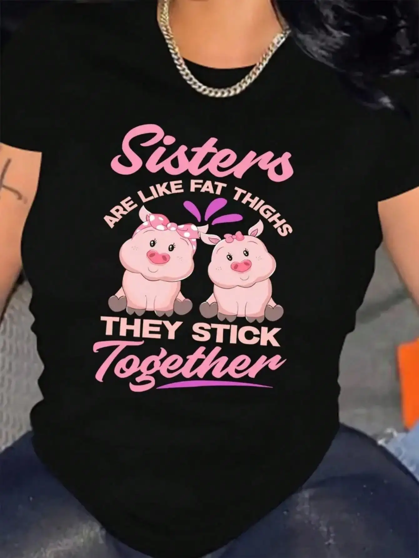 

Women's Casual Short Sleeve T-Shirt Sisterhood-Themed Pig Graphic with Sisters Stick Together Slogan Black Pink Print