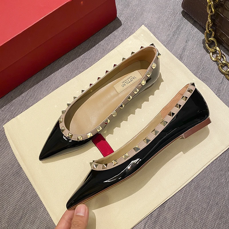 2024 Trendy Flat Shoes Women\'s Lacquer Skin Shallow Mouth Pointed Rivet Flat Heels Classic Fashion Single Shoes 33-44 Size