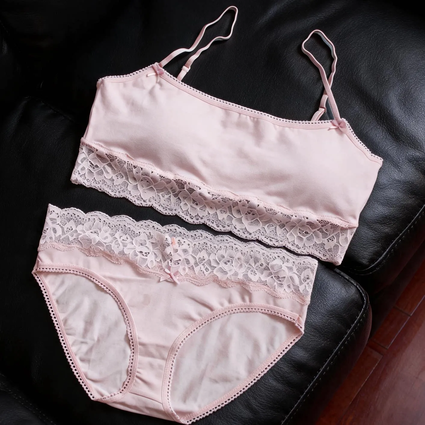 Women's Bra‑and‑Panty Set with Pads, Spandex‑Cotton Material, Hot‑girl Style Lace Comfort Lingerie, Back‑Beauty Camisole Vest wi