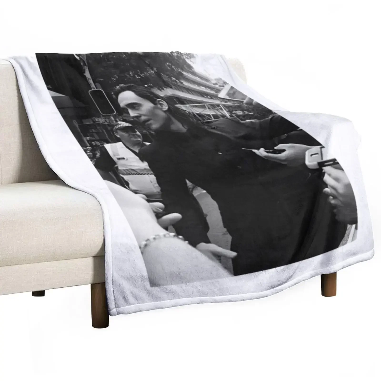 tom hiddleston Throw Blanket Loose bed plaid Decorative Throw Sofa Throw Summer Cute Plaid Blankets