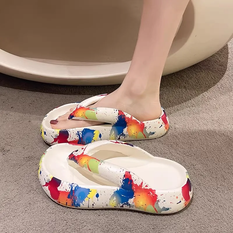 

Fashion Print Thick-soled Slippers for Women 2026 Summer New Household Bathroom Anti-slip Flip Flops EVA Versatile Beach Shoes