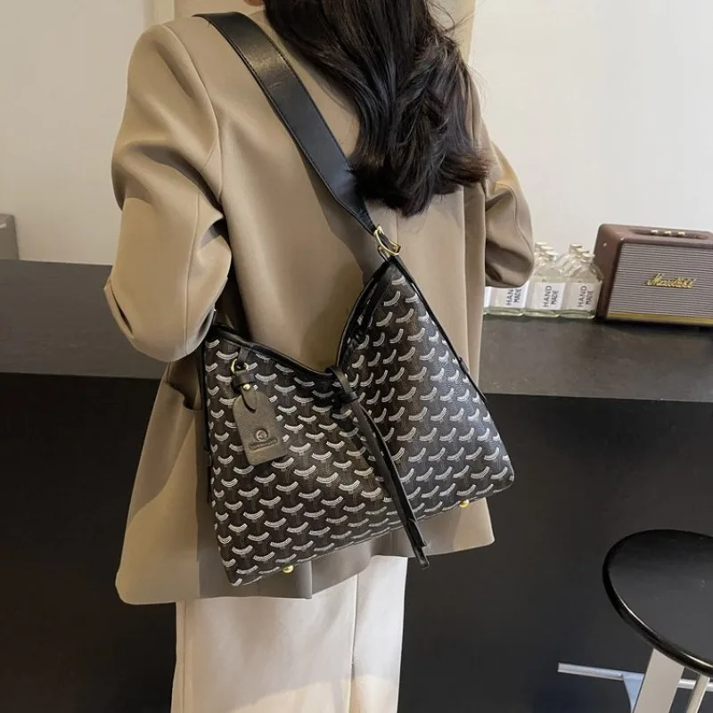 

Female Fashion Crossbody Bag With Elegant Lines For Office Presentations And Client Meetings Polished Look