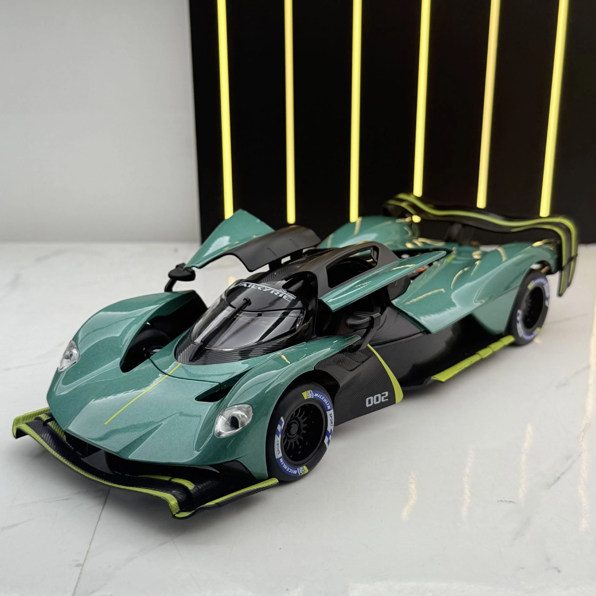 1:24 Valkyrie Spider supercoche coche en miniatura de aleación sonido y luz tirar hacia atrás juguete para niños coleccionables regalo de cumpleaños