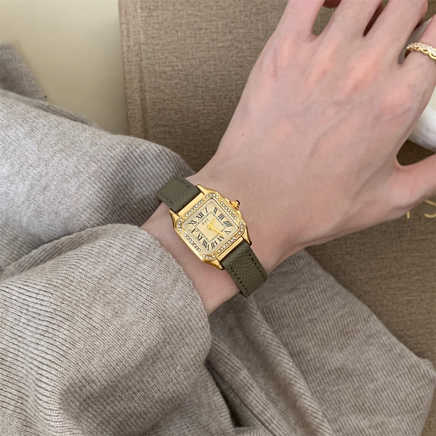 

Fashion high-value classic small square watch women's light luxury retro Roman ins quartz women's watch