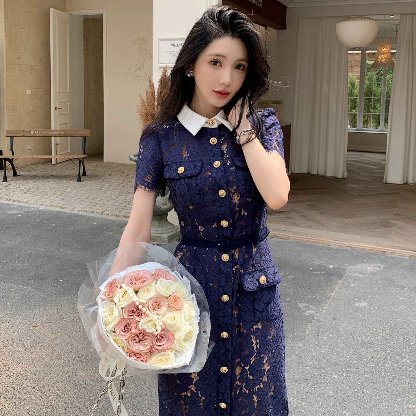 자수 정장 이브닝 드레스 럭셔리 여성 여름 속이 빈 싱글 브레스트 짧은 소매 화이트 칼라 블루 레이스 롱 드레스