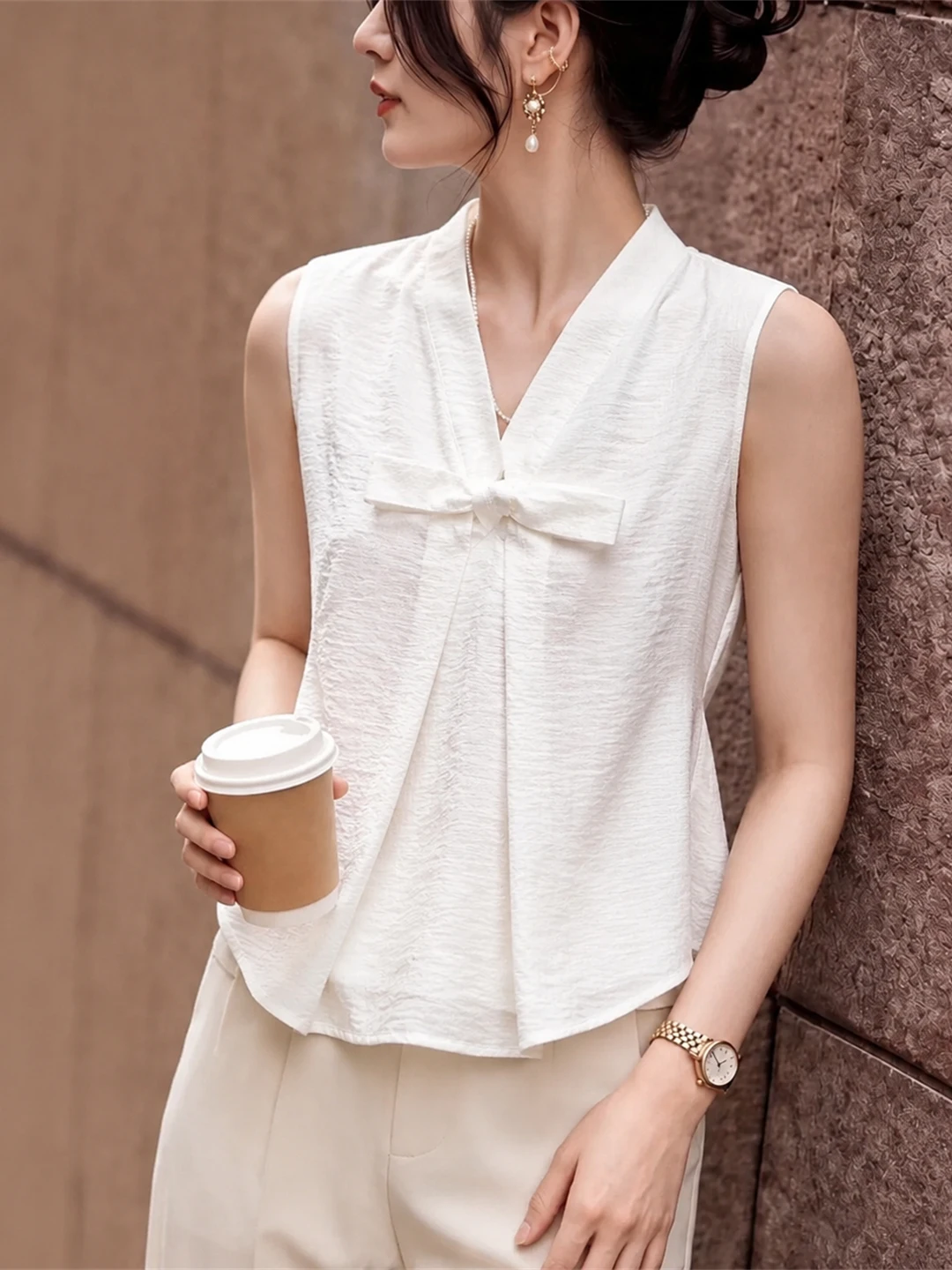 

Fashionable V-Neck Sleeveless Vest Commute Style Casual Top Age-Defying Summer 2026 Silk Women's Clothing Poised Sensation