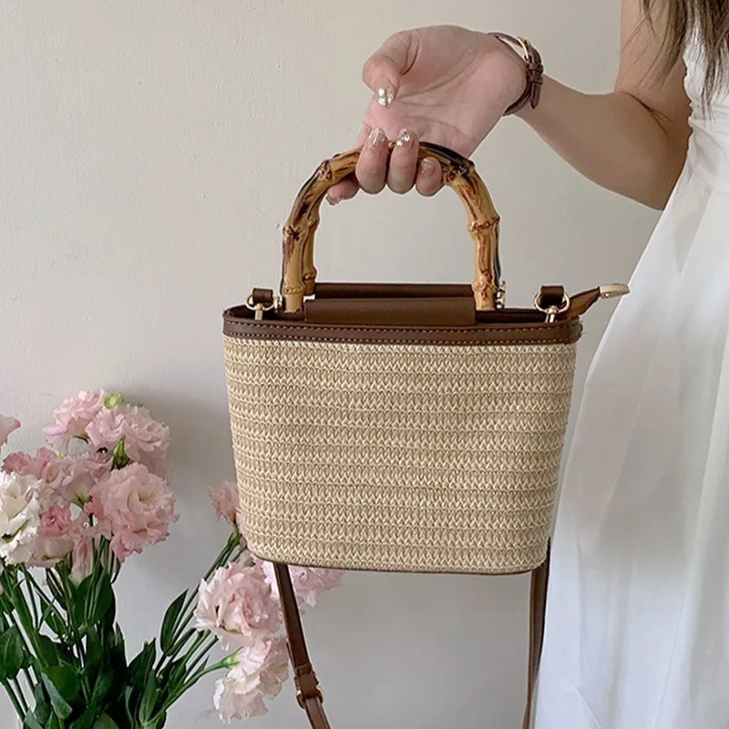 Women Straw Crossbody Bags Fashion Handwoven Bamboo Handle Bucket Bags Female Handbags Summer Shoulder Bags Holiday Beach Bags