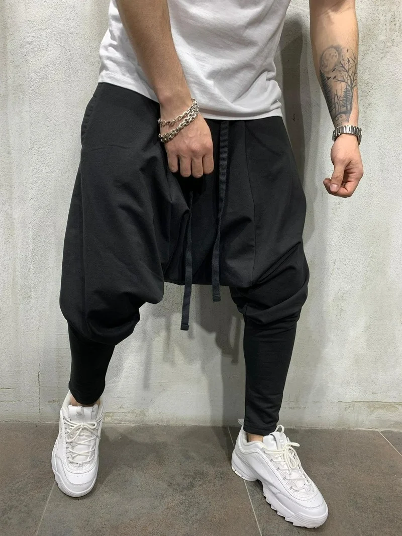 Odzież męska 2025 Nowe spodnie męskie w stylu hip-hop, luźne, w jednolitym kolorze, europejsko-amerykańskie, sportowe, codzienne spodnie haremki do noszenia na ulicy.