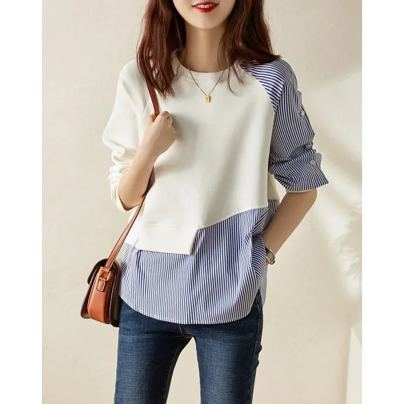 ملابس نسائية ربيعية جديدة لعام 2025 سترة بغطاء للرأس مخططة غير متماثلة على شكل خفاش فضفاضة برقبة مستديرة للنساء