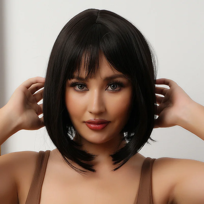 

European and American Style Synthetic Fiber Machine-Made Head Cover Natural Fluffy Straight Shoulder-Length Wig with Bangs for W