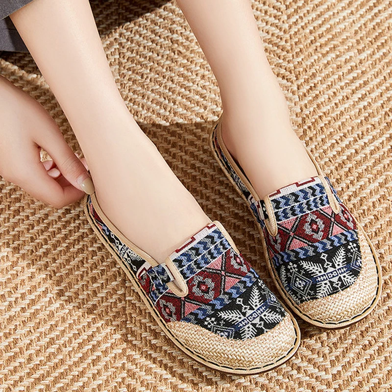 Women Slipper Ethnic Embroidery Summer Flat Shoe Linen Wedge Cloth Shoes Soft Sole Walking Elderly Sandal Ladies Slip-on Muller