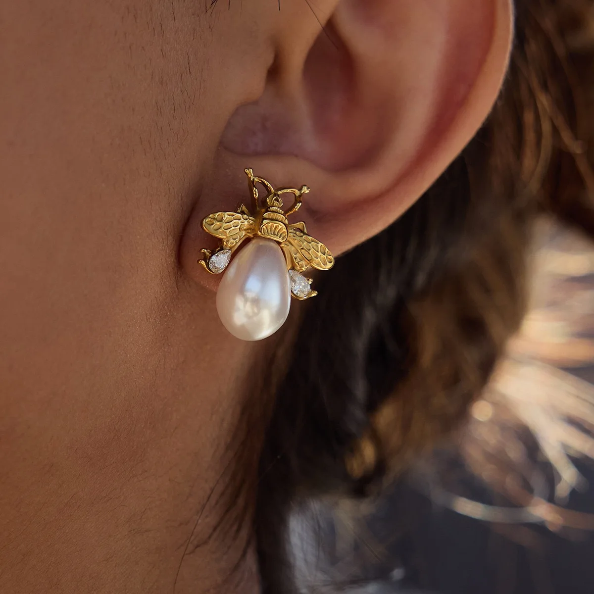 5 Pairs, Popular Simulated Pearls Zircon Bee Stud Earrings Golden Stainless Steel Attractive Chic Jewelry New Wholesale