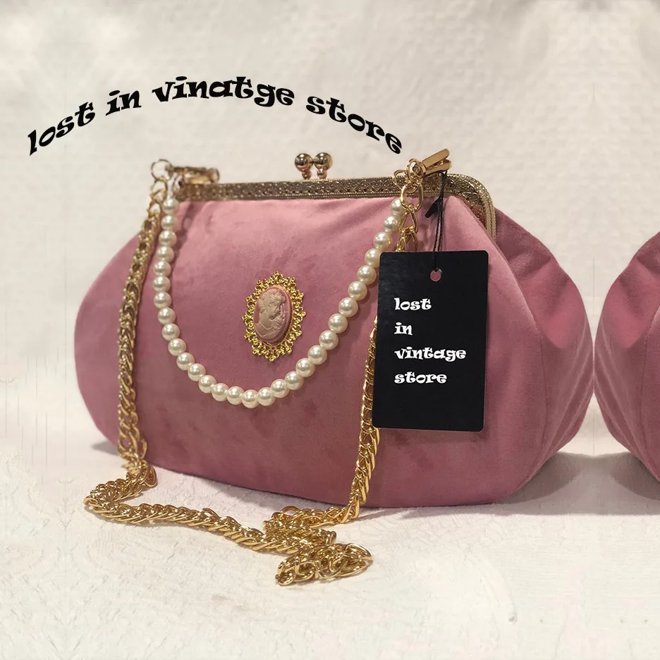 

Lost in Vintage Soild Pink Velvet Bag Featuring a Robust Metal Frame Bronze Lock with Pearl Chain Handle Clutch Bags 36x18x12cm
