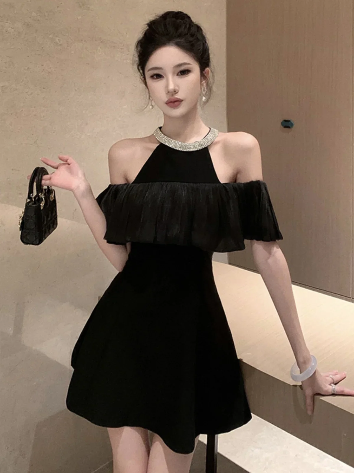 Ofallsis French Style Heavy Industry Diamond Studded Dress 2024 New Sexy Lotus Leaf Edge One Shoulder Black Hanging Neck Dresses