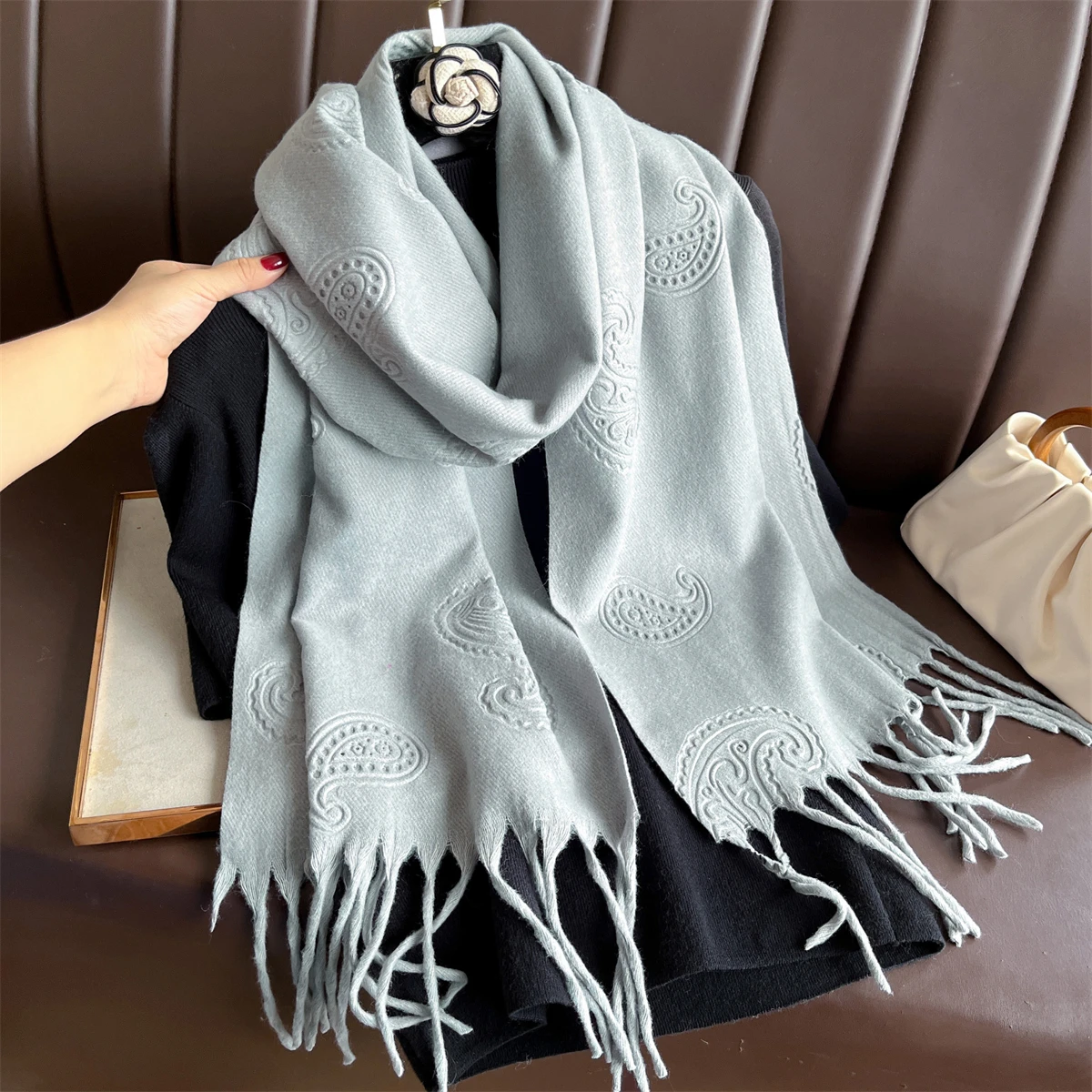 

26Color Paisley Embossing Luxury Winter Warm Women Scarf Cashmere Shawls Thick Solid Neckerchief Hijab Wraps Tassls Pashmina