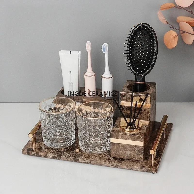 

Набор аксессуаров для ванной из мрамора (1 шт.): дозатор для лосьона, мыльница, коробка для салфеток, стакан для зубных щеток, держатель для зубных щеток.