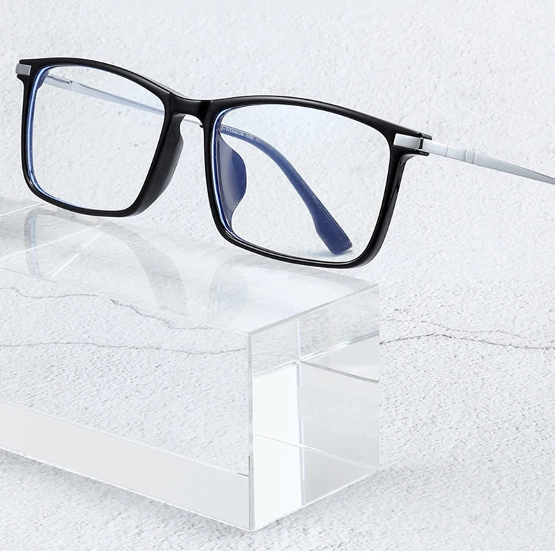 

Full Rim Titanium Alloy Frame Glasses For Man and Woman Ultra Light New Arrival Upsale Style Myopia Spectacles