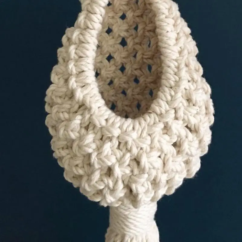 Colgador de plantas de macramé, soporte de macramé rústico, cesta tejida con flores bohemias, soporte de borla hecho a mano