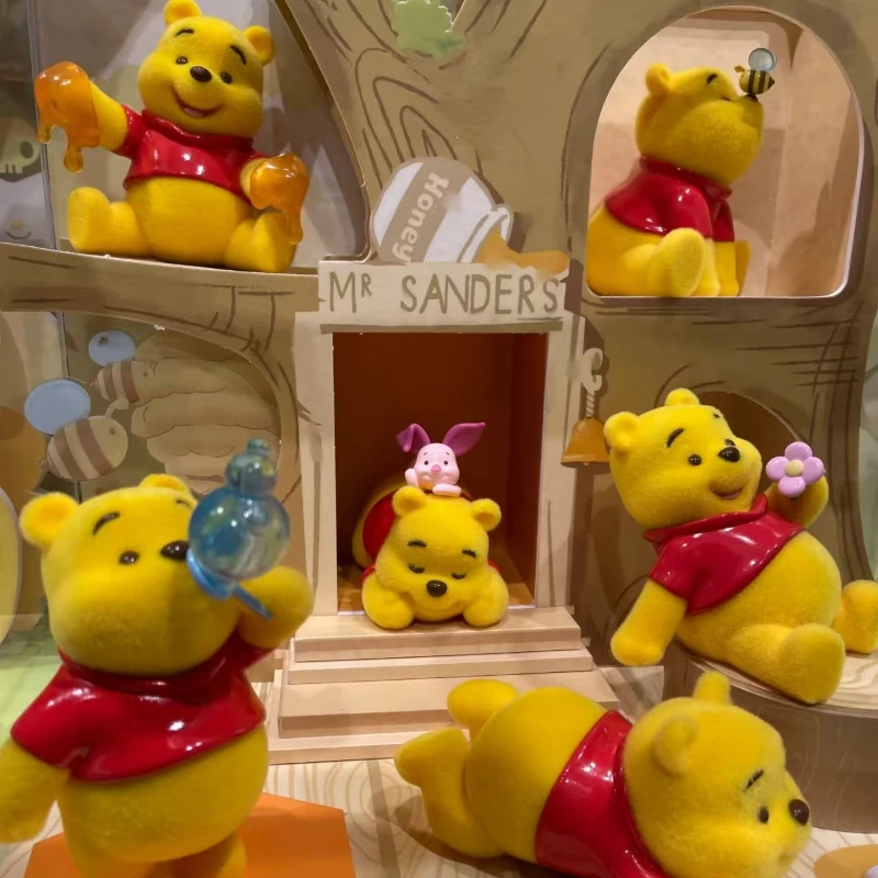Nuovo Anime Pooh Bear Happy Times Series Blind Box Ornamenti fatti a mano con licenza ufficiale Ragazze Regali misteriosi periferici Ornamento