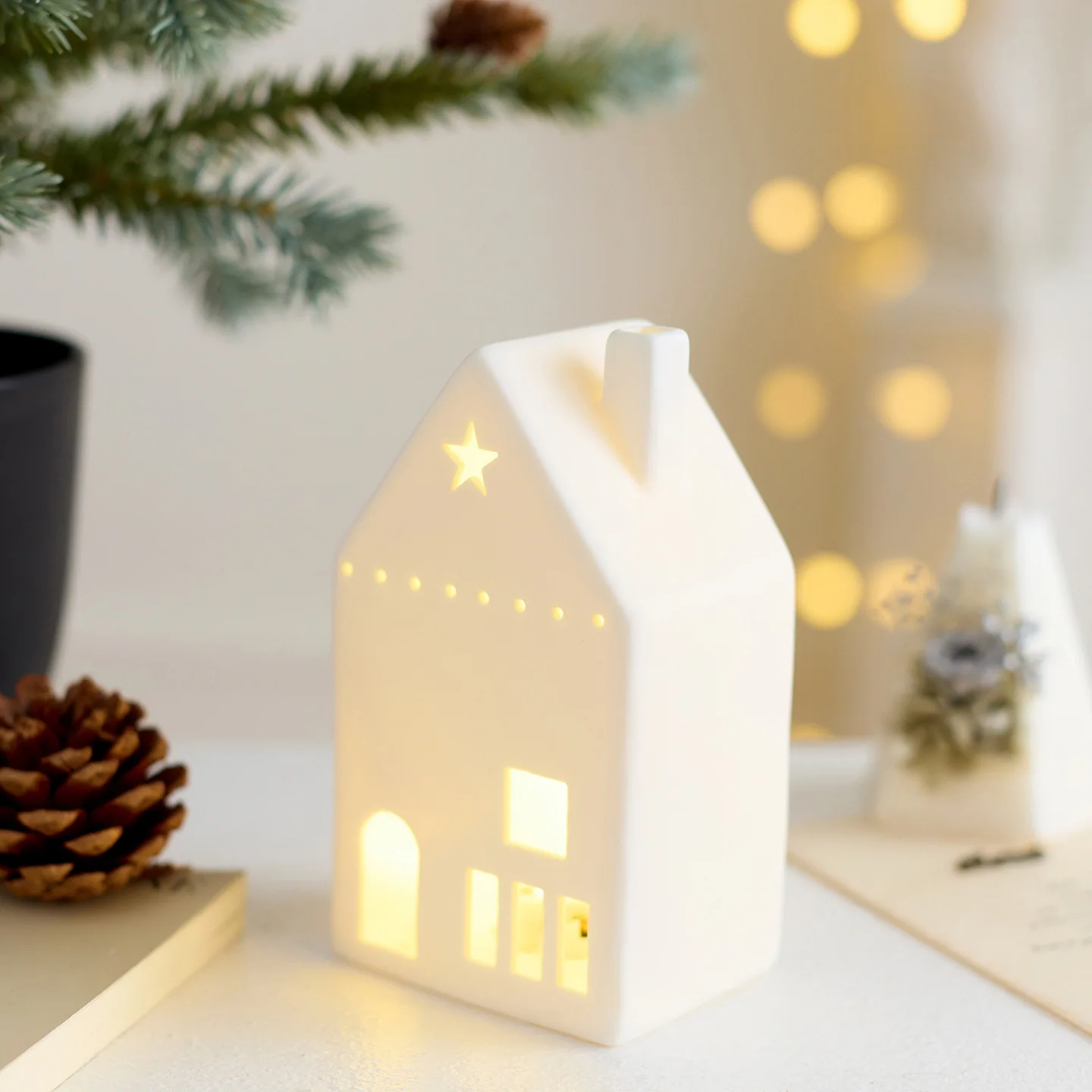 Nordic Style Ceramic Small House Luminous Ornament Christmas LED Light House Home Desktop Window Holiday Decoration Process