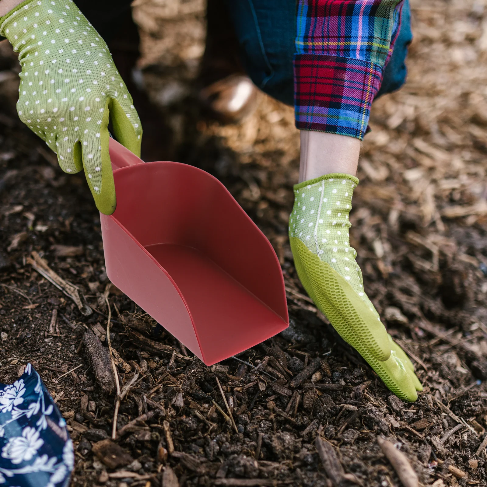 

3Pcs Plastic Garden Shovels Durable Soil Scoops for Planting Transplanting Digging Weeding Outdoors Soil Scoop