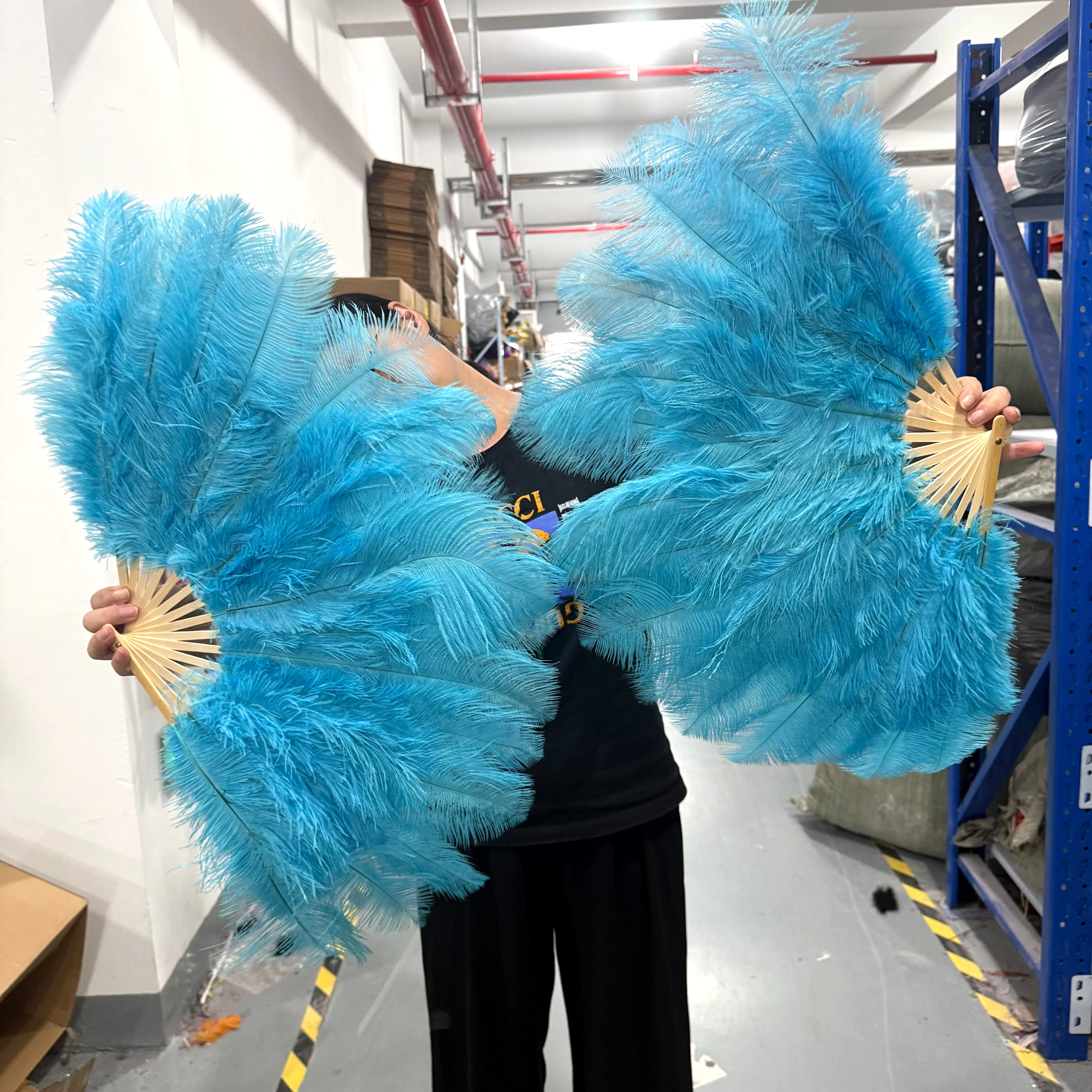 Natural Sky Blue Ostrich Feather Fan 15 Bones Foldable Hand Held Fan for Burlesque Party Wedding Stage Performance Dance Prop