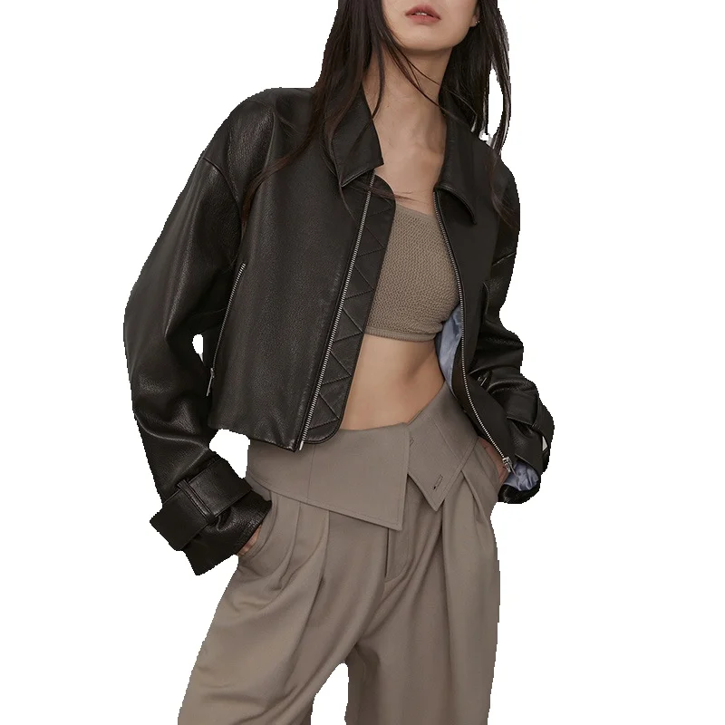 

Exquisite Lapel Short Sheepskin Jacket With Loose Fitting Leather Silhouette