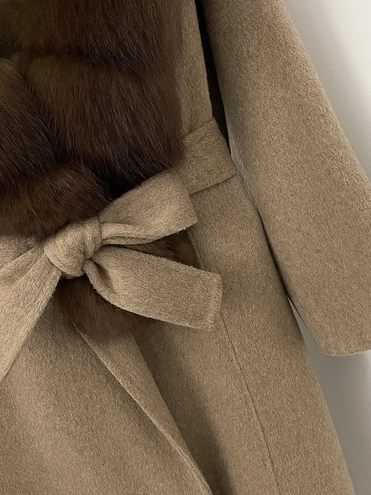 Elegancki damski płaszcz z mieszanki wełny w kolorze burgundowym, z futrzanym kołnierzem szalowym, paskiem i wiązaniem w talii, długi rękaw, odzież wierzchnia zimowa ZM4216