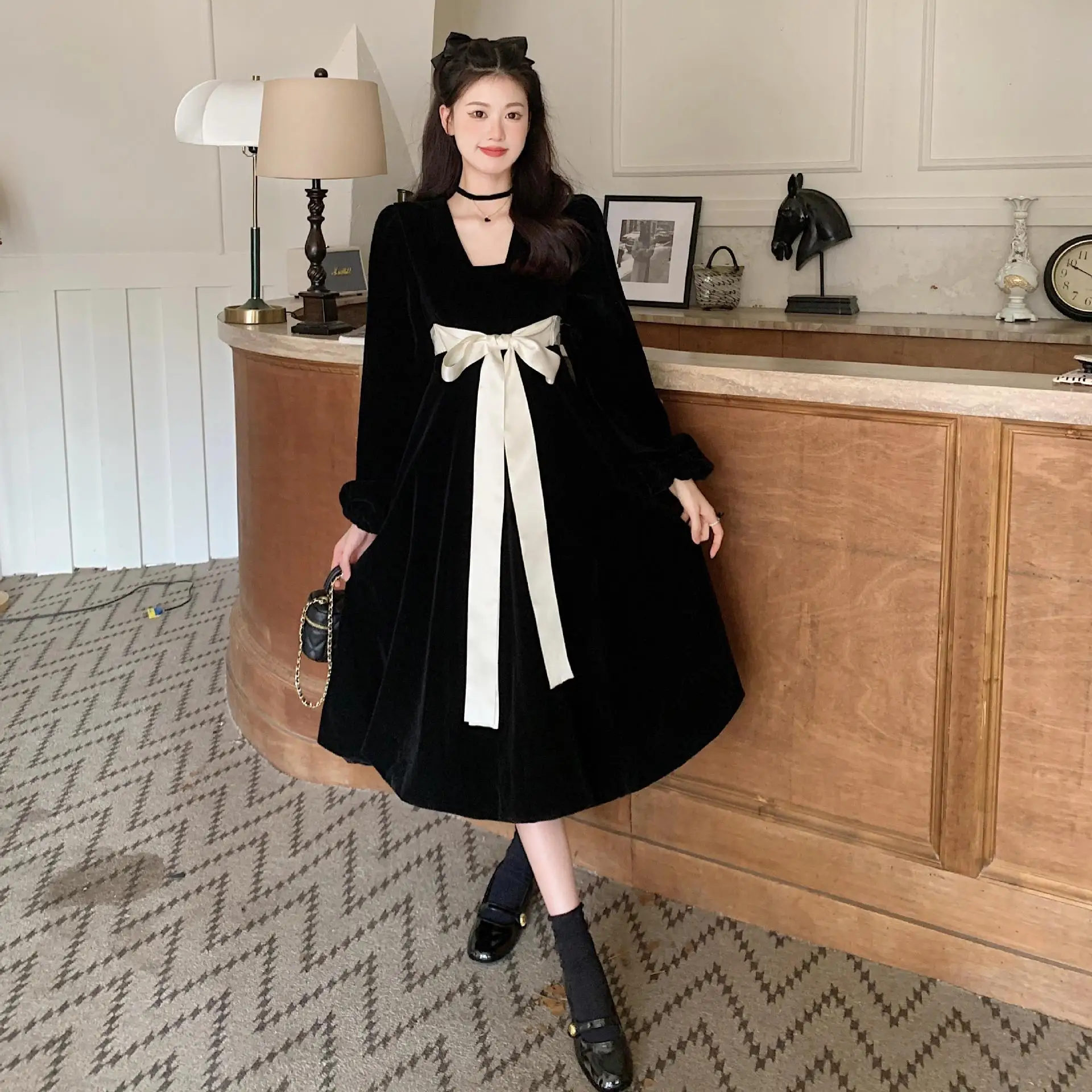 Vintage Velvet Dresses Slimming Reducing Age Bow Tie Small Black Long Skirts Autumn New Winter Fashion Sweet Princess Dress