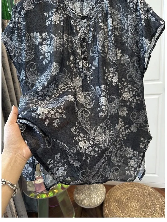 Lockerer Blumendruck für Damen, irt round, Ne f Button Summer Sle Casual Top f Svel, bequeme Passform, Sommerfaion