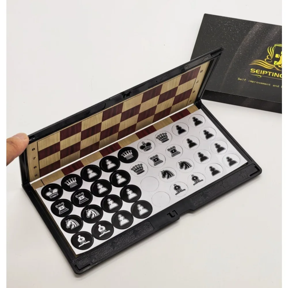 مجموعة شطرنج صغيرة مع لوحة ألعاب سفر مغناطيسية قابلة للطي 2 لعبة شطرنج صغيرة مغناطيسية قابلة للطي