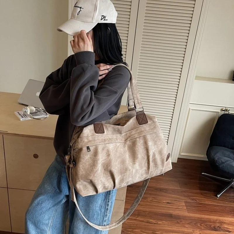 

Women's Famous Designer Shoulder Bag With Trendy Design Elements And High-End Leather Material For Commuter Use ​