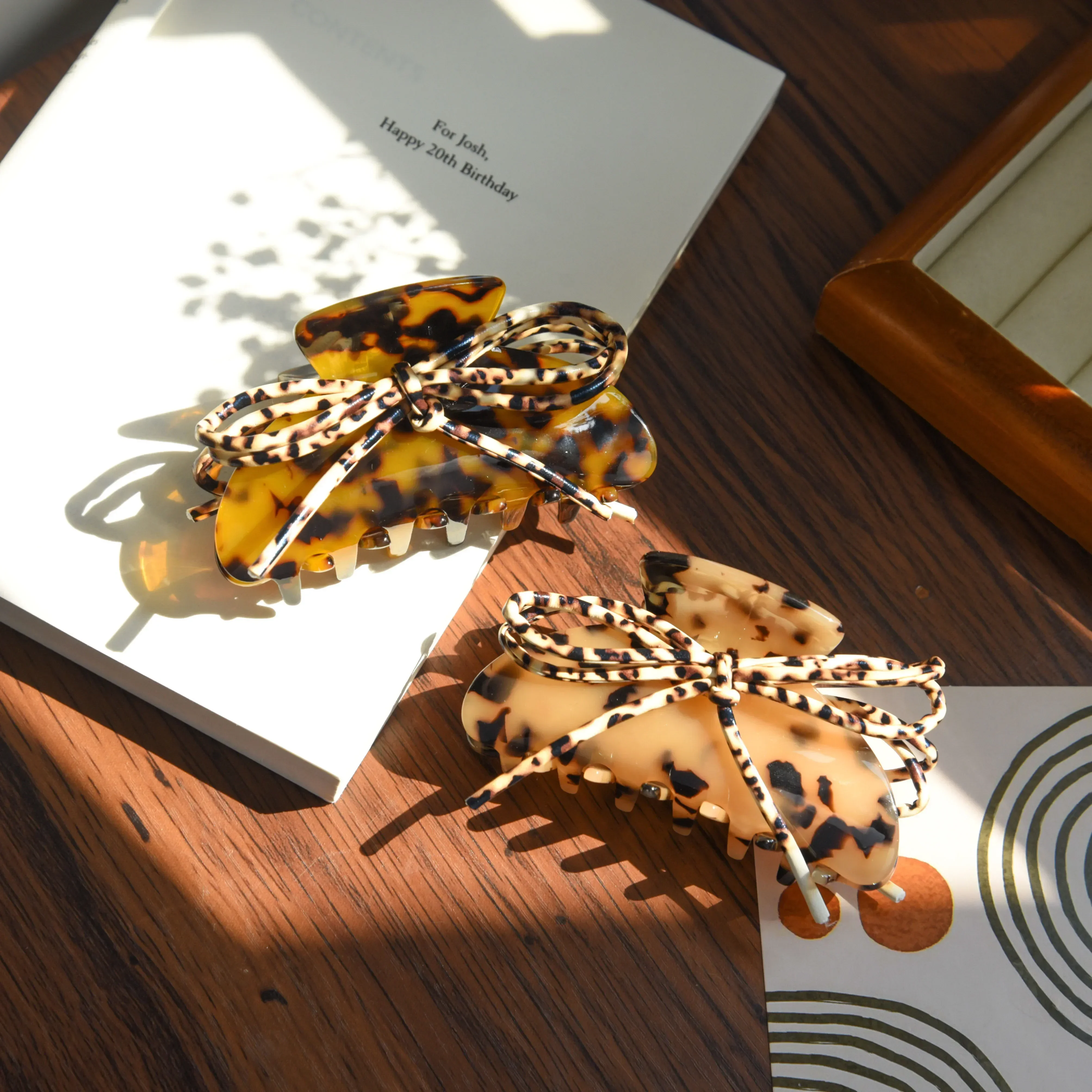 

BYL High-end Tortoiseshell Bow Clip Acetate Hair Claw Large Fashionable Design Dished Hair Crab Clip Women's Hair Accessories