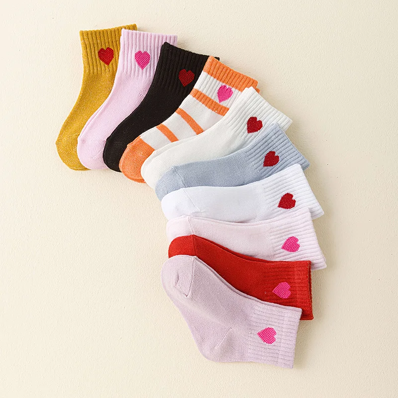 عبوة من 10 جوارب قصيرة للأطفال بأنماط قلب بألوان متنوعة